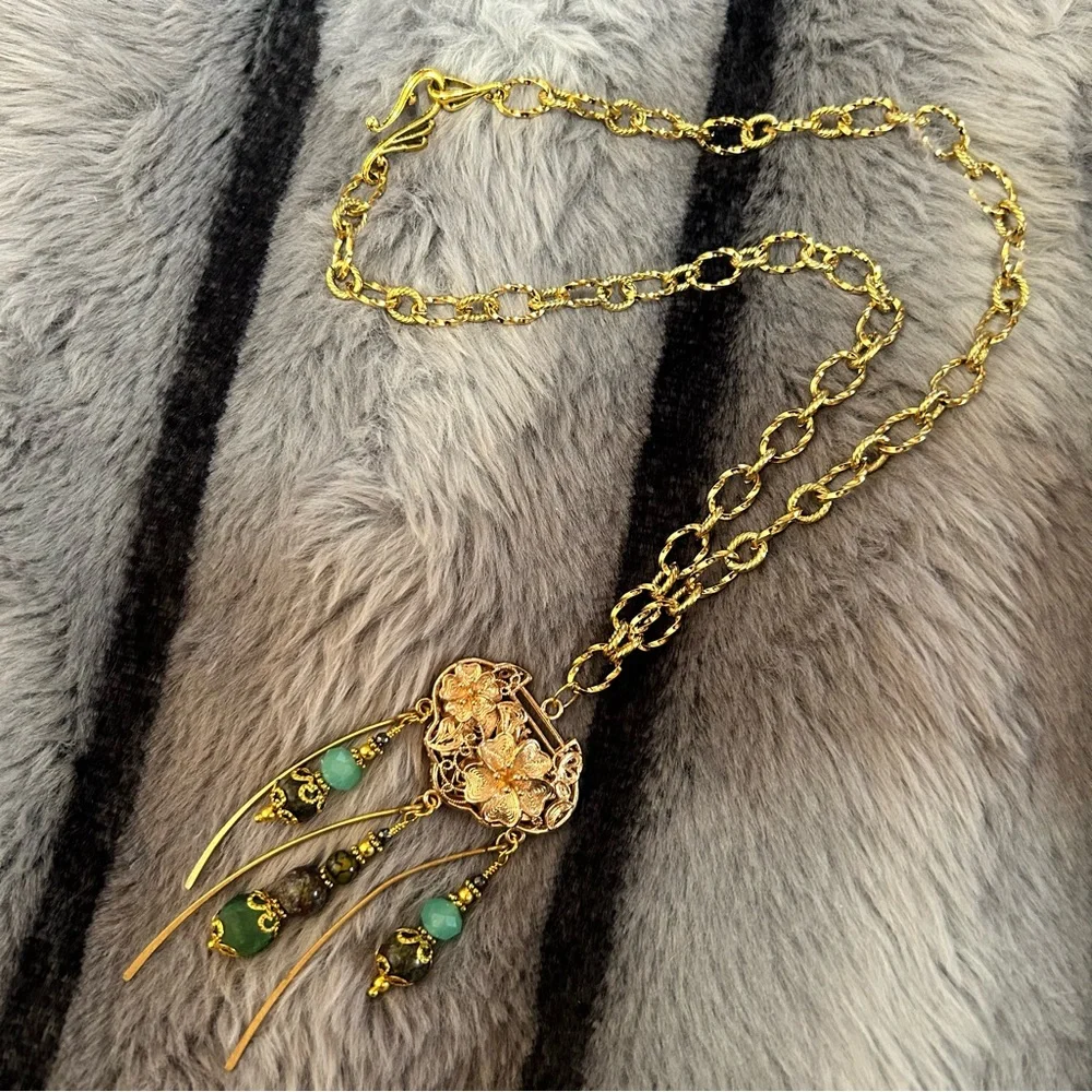 Handcrafted elegant stone dangle fringe medallion pendant on chain necklace